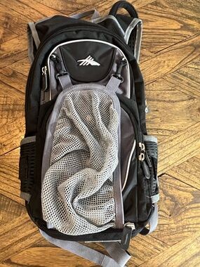 High Sierra Black/Gray Hydration Backpack, Airflow Cooled Back, 70 oz